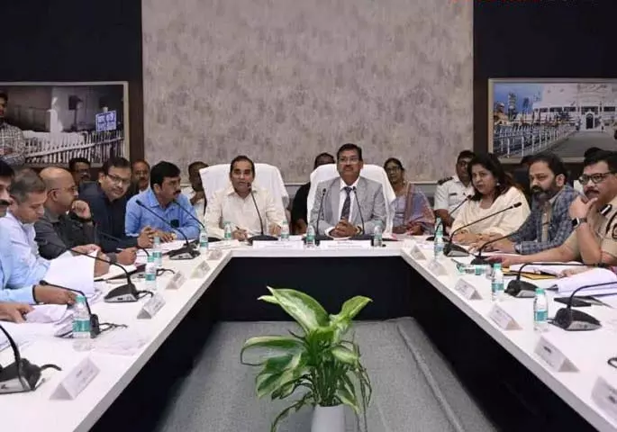 Nagpur सचिवालय का संचालन 28 नवंबर से शुरू; शीतकालीन सत्र की समीक्षा हुई Nagpur सचिवालय का संचालन 28 नवंबर से शुरू; शीतकालीन सत्र की समीक्षा हुई