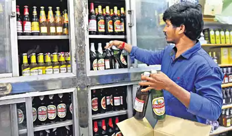 Karimnagar में शराब सिंडिकेट सक्रिय, नए लाइसेंस धारक बने निशाना Karimnagar में शराब सिंडिकेट सक्रिय, नए लाइसेंस धारक बने निशाना