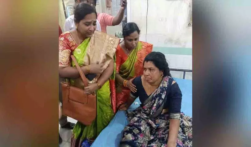 Mahabubabad जिले में एक घातक सड़क दुर्घटना में पांच शिक्षक गंभीर रूप से घायल Mahabubabad जिले में एक घातक सड़क दुर्घटना में पांच शिक्षक गंभीर रूप से घायल