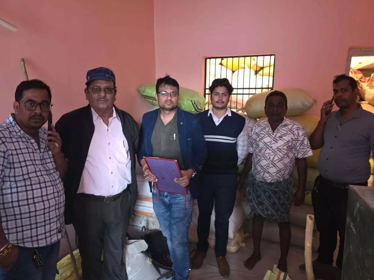 महासमुंद प्रशासन की बड़ी कार्रवाई: समर्थन मूल्य से पूर्व अवैध धान जब्त महासमुंद प्रशासन की बड़ी कार्रवाई: समर्थन मूल्य से पूर्व अवैध धान जब्त