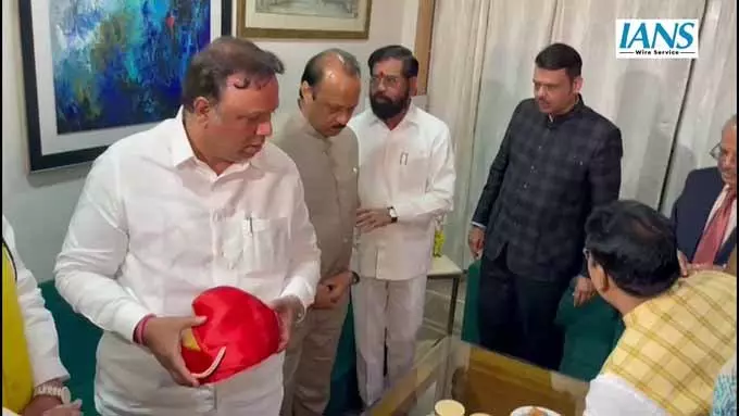 उपमुख्यमंत्री एकनाथ शिंदे ने नोएडा में महाराष्ट्र भूषण पुरस्कार समारोह में भाग लिया उपमुख्यमंत्री एकनाथ शिंदे ने नोएडा में महाराष्ट्र भूषण पुरस्कार समारोह में भाग लिया