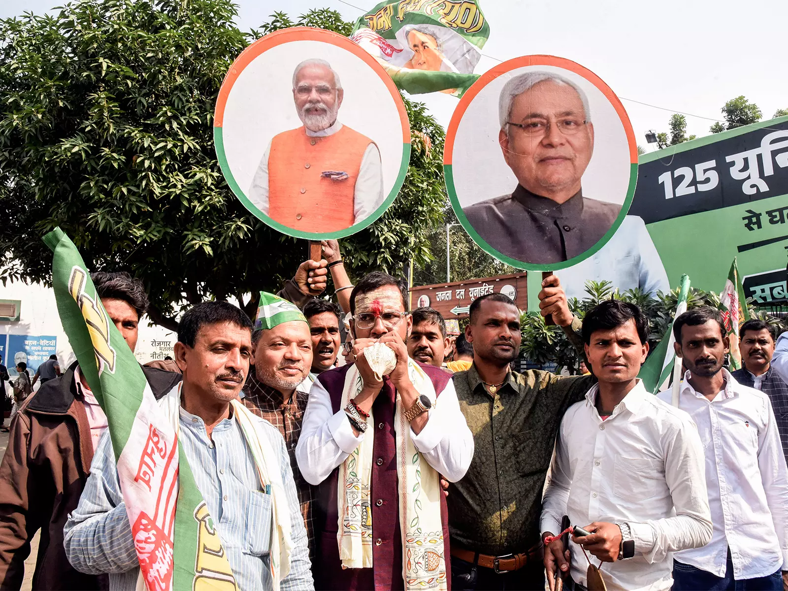 बिहार चुनाव: एनडीए 152 सीटों के साथ बहुमत में बिहार चुनाव: एनडीए 152 सीटों के साथ बहुमत में