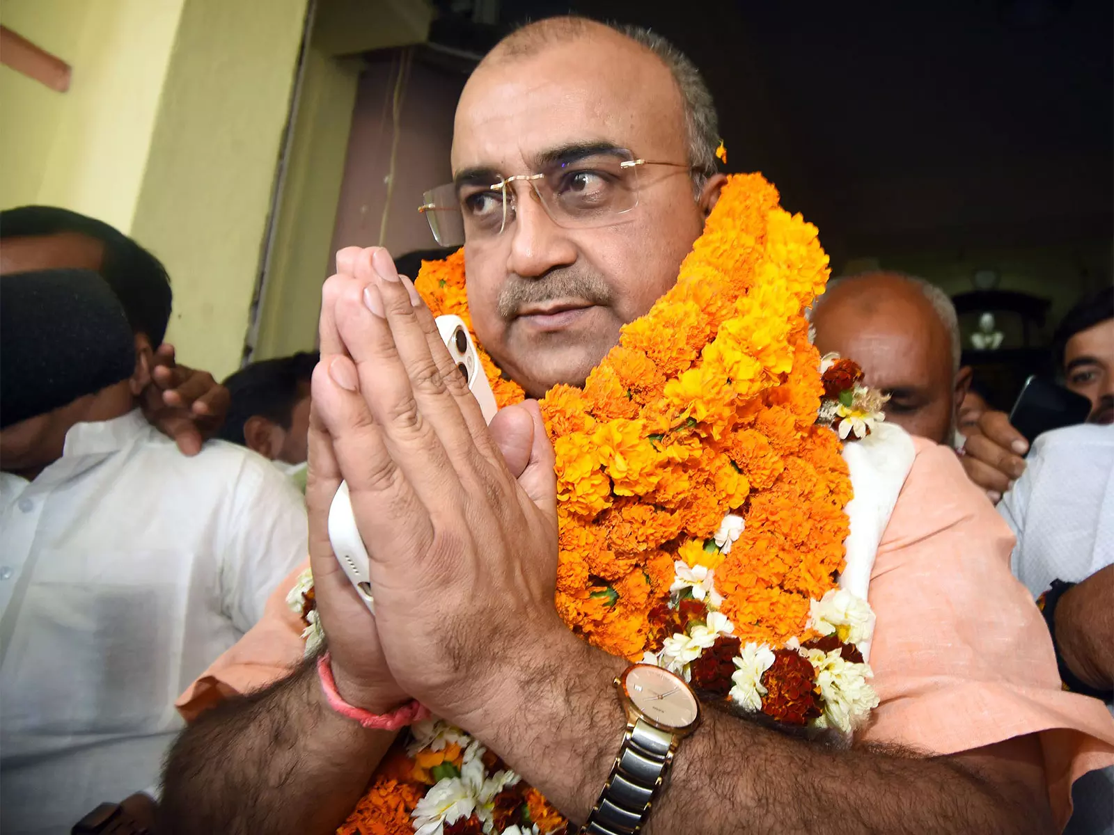 Siwan में भाजपा के मंगल पांडे ने राजद उम्मीदवार को 9,000 से अधिक मतों से हराया Siwan में भाजपा के मंगल पांडे ने राजद उम्मीदवार को 9,000 से अधिक मतों से हराया