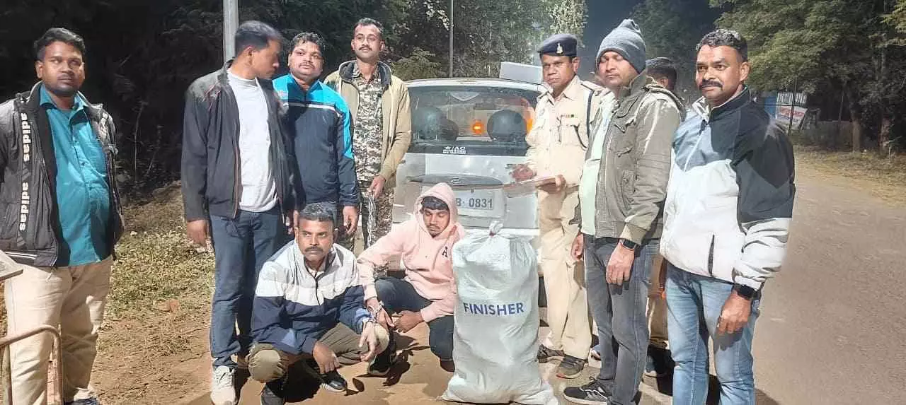 अवैध ड्रग नेटवर्क पर फिंगेश्वर पुलिस की वार, 18.5 किलो गांजा बरामद अवैध ड्रग नेटवर्क पर फिंगेश्वर पुलिस की वार, 18.5 किलो गांजा बरामद