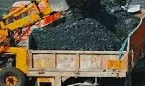 Jharkhand : कोयला तस्करी के खिलाफ कार्रवाई, दो ट्रक जब्त Jharkhand : कोयला तस्करी के खिलाफ कार्रवाई, दो ट्रक जब्त