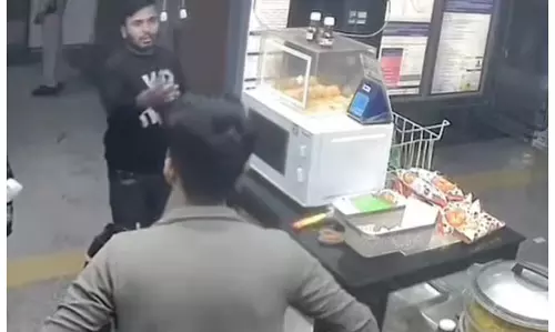 कार ब्लास्ट केस, नया चौंकाने वाला सीसीटीवी वीडियो सामने आया कार ब्लास्ट केस, नया चौंकाने वाला सीसीटीवी वीडियो सामने आया