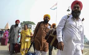 Veterinary Medicine विश्वविद्यालय के विशेषज्ञों ने धान की पराली जलाने में कमी लाने के लिए किसानों की सराहना की