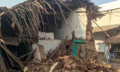 डॉक्टर के मकान में हादसा, 2 की मौत