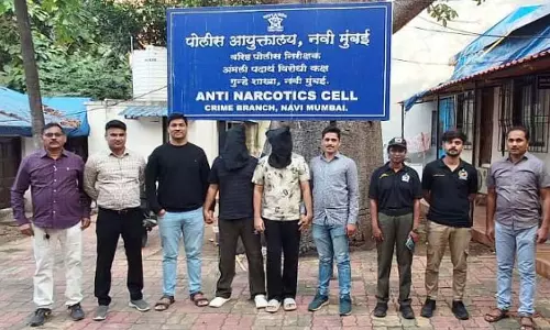 Navi Mumbai पुलिस के एंटी-नारकोटिक्स सेल ने तलोजा में ₹1.17 करोड़ के ड्रग रैकेट का भंडाफोड़ किया Navi Mumbai पुलिस के एंटी-नारकोटिक्स सेल ने तलोजा में ₹1.17 करोड़ के ड्रग रैकेट का भंडाफोड़ किया