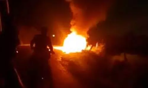 Up News : बस में टकराने से फटी बाइक की टंकी, मची अफरातफरी Up News : बस में टकराने से फटी बाइक की टंकी, मची अफरातफरी