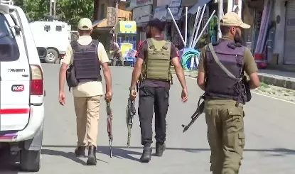 Kulgam: कुलगाम पुलिस ने संदिग्ध गतिविधियों पर कसा शिकंजा Kulgam: कुलगाम पुलिस ने संदिग्ध गतिविधियों पर कसा शिकंजा