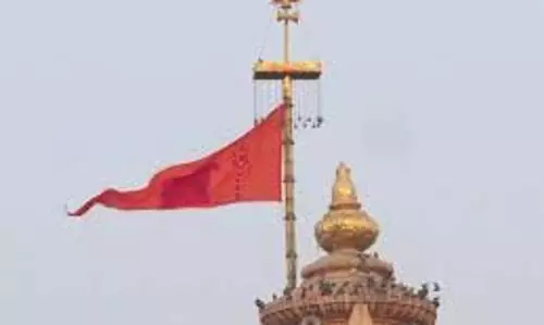 Mandir Flag Significance: जानिए मंदिर के शिखर पर लगा ध्वज क्यों माना जाता है इतना पवित्र Mandir Flag Significance: जानिए मंदिर के शिखर पर लगा ध्वज क्यों माना जाता है इतना पवित्र