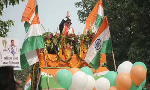 World Cup जीत के बाद आगरा में दीप्ति शर्मा का हुआ भव्य स्वागत World Cup जीत के बाद आगरा में दीप्ति शर्मा का हुआ भव्य स्वागत