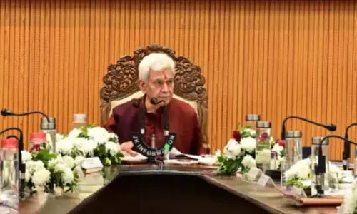 Jammu: एलजी के आगमन को लेकर अधिकारियों की बैठकें जारी Jammu: एलजी के आगमन को लेकर अधिकारियों की बैठकें जारी