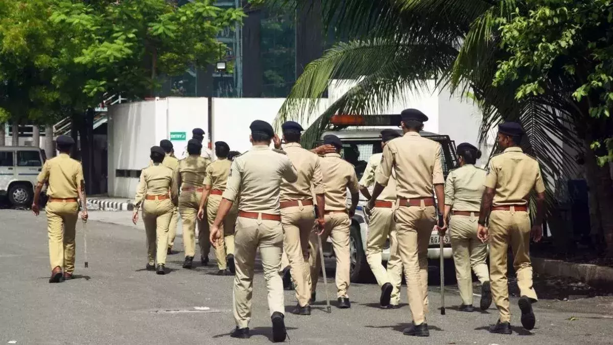 New Delhi: विदेशी नागरिकों की जांच के बाद प्रशासन ने कार्रवाई की