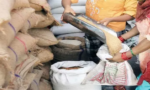 Burhanpur: मध्य प्रदेश में गरीबों के नाम पर अमीरों की राशन व्यवस्था Burhanpur: मध्य प्रदेश में गरीबों के नाम पर अमीरों की राशन व्यवस्था
