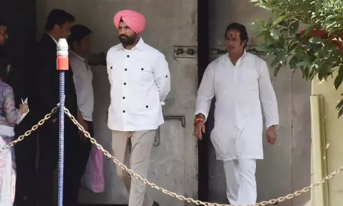 चैतन्य बघेल से जेल में मिले पंजाब कांग्रेस के नेता चैतन्य बघेल से जेल में मिले पंजाब कांग्रेस के नेता