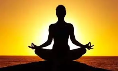 Baba Ramdev Tips: स्वस्थ रहने के लिए अपनाएं बाबा रामदेव के आसान वार्म-अप व्यायाम