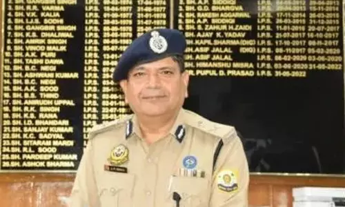 Shimla: पूर्व एडीजी की छलांग पर विरोधियों ने रोक लगा दी Shimla: पूर्व एडीजी की छलांग पर विरोधियों ने रोक लगा दी