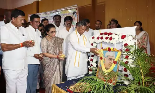 नेहरू ने राष्ट्र की मजबूत नींव रखी: K.H. Muniyappa नेहरू ने राष्ट्र की मजबूत नींव रखी: K.H. Muniyappa