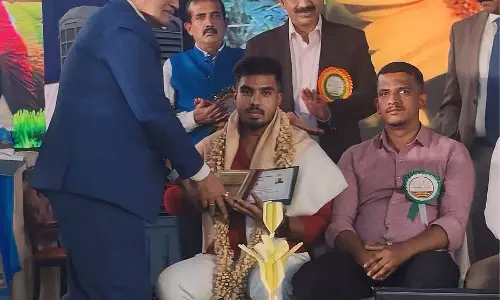 Anekal : एन. पृथ्वीराज को तालुक स्तरीय प्रगतिशील युवा किसान पुरस्कार मिला Anekal : एन. पृथ्वीराज को तालुक स्तरीय प्रगतिशील युवा किसान पुरस्कार मिला