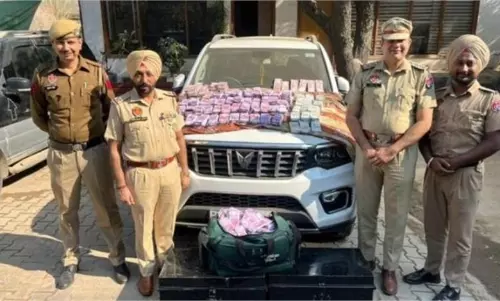 Chandigarh: पुलिस ने 9.99 करोड़ की नकली करेंसी जब्त की Chandigarh: पुलिस ने 9.99 करोड़ की नकली करेंसी जब्त की