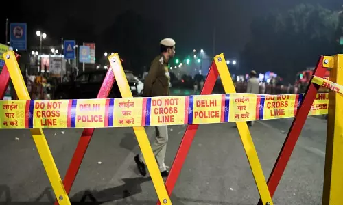 Delhi विस्फोट 2 डॉक्टर, 2 व्यापारी हिरासत में; अल-फलाह की जमीन जांच के घेरे में Delhi विस्फोट 2 डॉक्टर, 2 व्यापारी हिरासत में; अल-फलाह की जमीन जांच के घेरे में