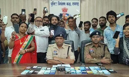 एसपी ने मोबाइल स्वामियों को लौटाए 54 गुम मोबाइल
