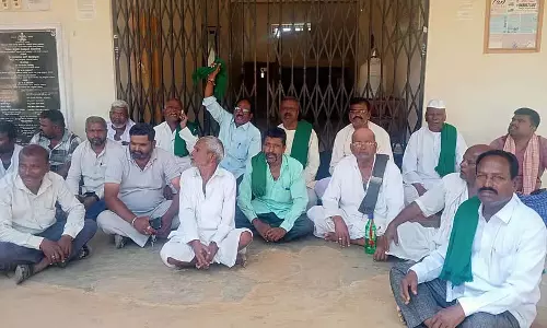 Malaprabha नहरों में पानी नहीं आने से सिंचाई कार्यालय पर ताला, प्रदर्शन