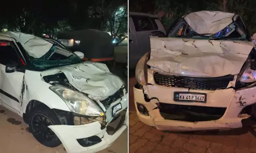 Kharghar accident : क्रेटा से टकराने के बाद स्विफ्ट पुल की रेलिंग तोड़कर नाले में गिरी Kharghar accident : क्रेटा से टकराने के बाद स्विफ्ट पुल की रेलिंग तोड़कर नाले में गिरी