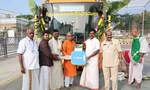 TTD को इलेक्ट्रिक बस दान की गई TTD को इलेक्ट्रिक बस दान की गई