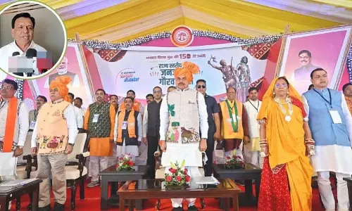 CM ने जनजातीय गौरव दिवस कार्यक्रम के दौरान विश्व कप विजेता क्रांति गौर को ₹1 करोड़ का चेक प्रदान किया CM ने जनजातीय गौरव दिवस कार्यक्रम के दौरान विश्व कप विजेता क्रांति गौर को ₹1 करोड़ का चेक प्रदान किया