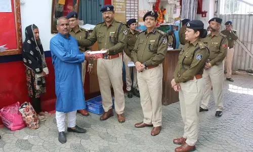MP : अच्छे आचरण के लिए बिरसा मुंडा जयंती पर जबलपुर सेंट्रल जेल से 6 आदिवासी कैदियों को रिहा किया MP : अच्छे आचरण के लिए बिरसा मुंडा जयंती पर जबलपुर सेंट्रल जेल से 6 आदिवासी कैदियों को रिहा किया