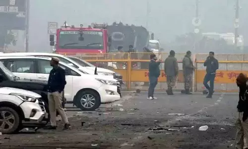विस्फोट के कुछ दिन बाद लाल किला Metro Station के दो गेट फिर से खुले विस्फोट के कुछ दिन बाद लाल किला Metro Station के दो गेट फिर से खुले