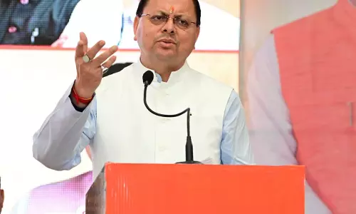 Dehradun: मुख्यमंत्री धामी ने साहित्य को सशक्त संवाद का माध्यम बताया