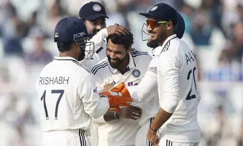 Jadeja ने चटकाए चार विकेट, भारत तीसरे दिन जीत की ओर