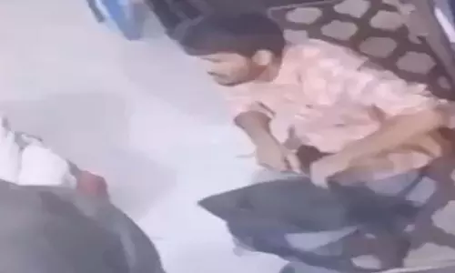 जैश का आतंकी उमर नबी का मोबाइल शॉप में शॉपिंग करते नया VIDEO आया सामने जैश का आतंकी उमर नबी का मोबाइल शॉप में शॉपिंग करते नया VIDEO आया सामने