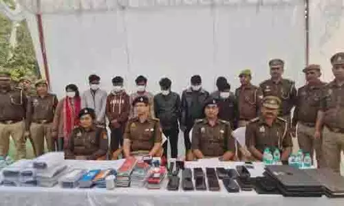 Greater Noida: ऑनलाइन सट्टेबाजी और गेमिंग रैकेट चलाने के आरोप में 8 गिरफ्तार Greater Noida: ऑनलाइन सट्टेबाजी और गेमिंग रैकेट चलाने के आरोप में 8 गिरफ्तार