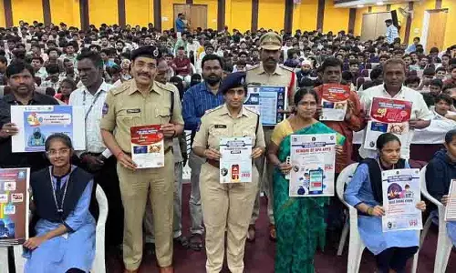Hyderabad पुलिस ने छात्रों के लिए साइबर जागरूकता कार्यक्रम आयोजित किया Hyderabad पुलिस ने छात्रों के लिए साइबर जागरूकता कार्यक्रम आयोजित किया