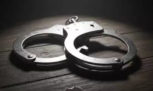 नेपाल के रास्ते घुसपैठ कर रहे 2 विदेशी नागरिक गिरफ्तार नेपाल के रास्ते घुसपैठ कर रहे 2 विदेशी नागरिक गिरफ्तार