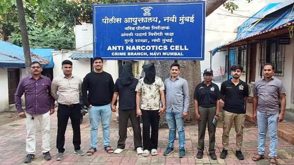 Navi Mumbai पुलिस के एंटी-नारकोटिक्स सेल ने तलोजा में ₹1.17 करोड़ के ड्रग रैकेट का भंडाफोड़ किया Navi Mumbai पुलिस के एंटी-नारकोटिक्स सेल ने तलोजा में ₹1.17 करोड़ के ड्रग रैकेट का भंडाफोड़ किया