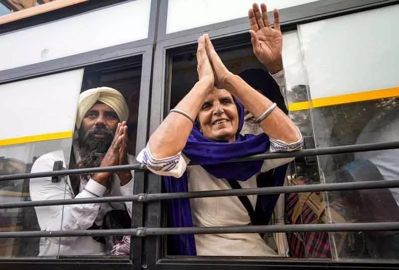 Amritsar गुरु नानक जयंती मनाने पाकिस्तान गए सिख जत्थे के सदस्य लापता Amritsar गुरु नानक जयंती मनाने पाकिस्तान गए सिख जत्थे के सदस्य लापता