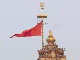 Mandir Flag Significance: जानिए मंदिर के शिखर पर लगा ध्वज क्यों माना जाता है इतना पवित्र Mandir Flag Significance: जानिए मंदिर के शिखर पर लगा ध्वज क्यों माना जाता है इतना पवित्र