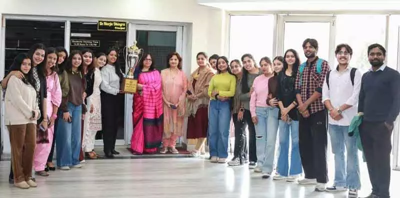Jalandhar एपीजे कॉलेज ने 25वीं बार इंटर-जोनल यूथ फेस्ट का खिताब जीता Jalandhar एपीजे कॉलेज ने 25वीं बार इंटर-जोनल यूथ फेस्ट का खिताब जीता