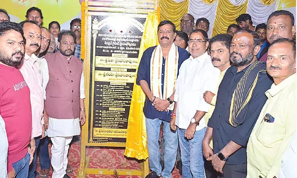Andhra: महापौर ने आधुनिक प्रकाश व्यवस्था का उद्घाटन किया Andhra: महापौर ने आधुनिक प्रकाश व्यवस्था का उद्घाटन किया
