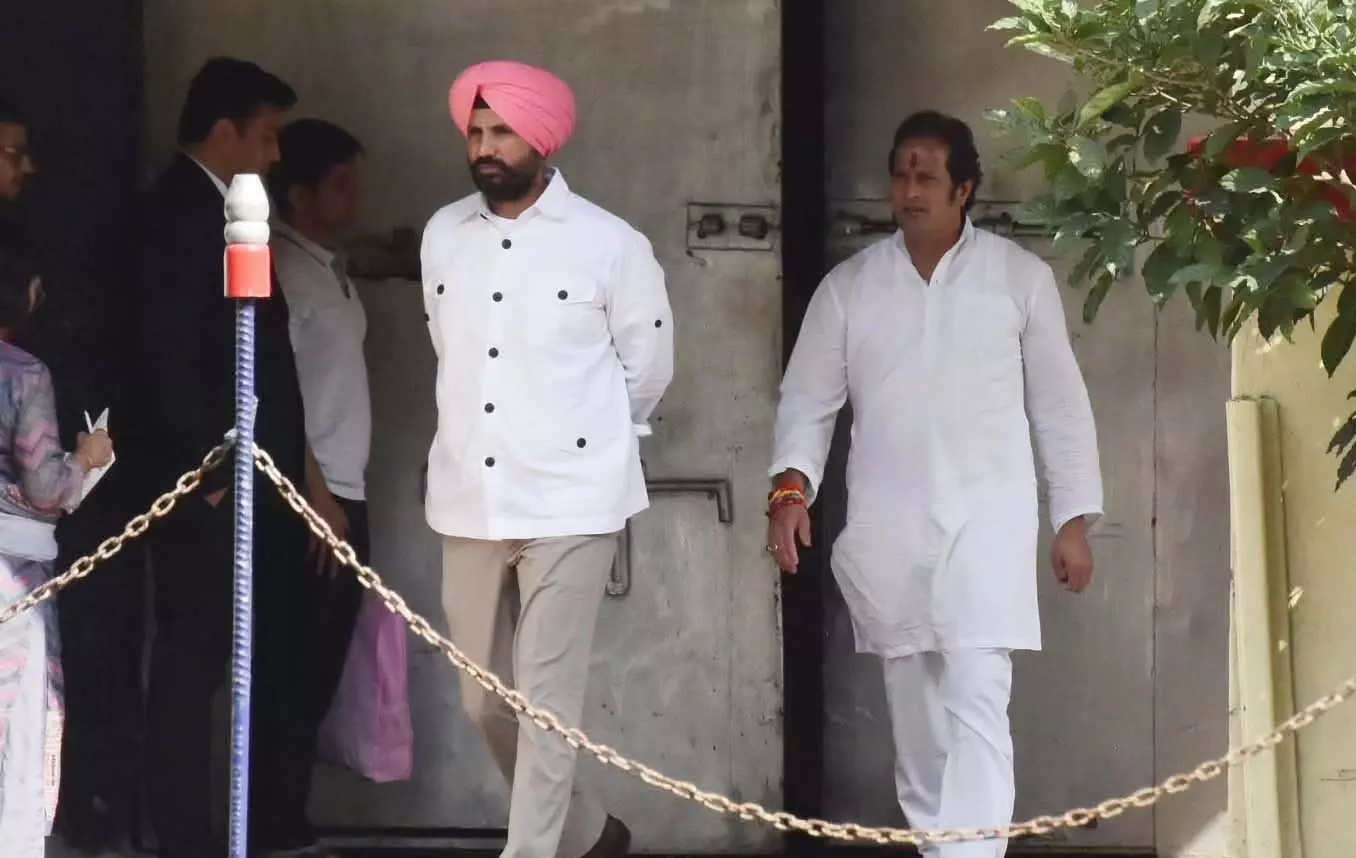 चैतन्य बघेल से जेल में मिले पंजाब कांग्रेस के नेता चैतन्य बघेल से जेल में मिले पंजाब कांग्रेस के नेता