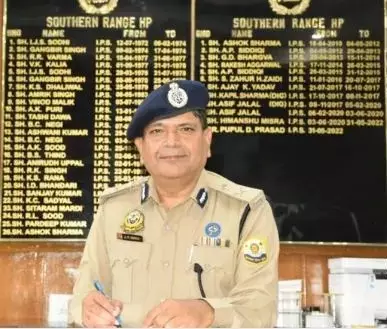 Shimla: पूर्व एडीजी की छलांग पर विरोधियों ने रोक लगा दी Shimla: पूर्व एडीजी की छलांग पर विरोधियों ने रोक लगा दी