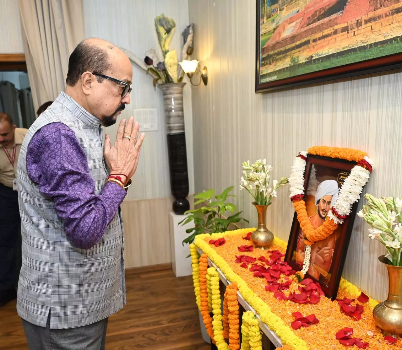राज्यपाल डेका ने भगवान बिरसा मुंडा की जयंती पर किया नमन राज्यपाल डेका ने भगवान बिरसा मुंडा की जयंती पर किया नमन