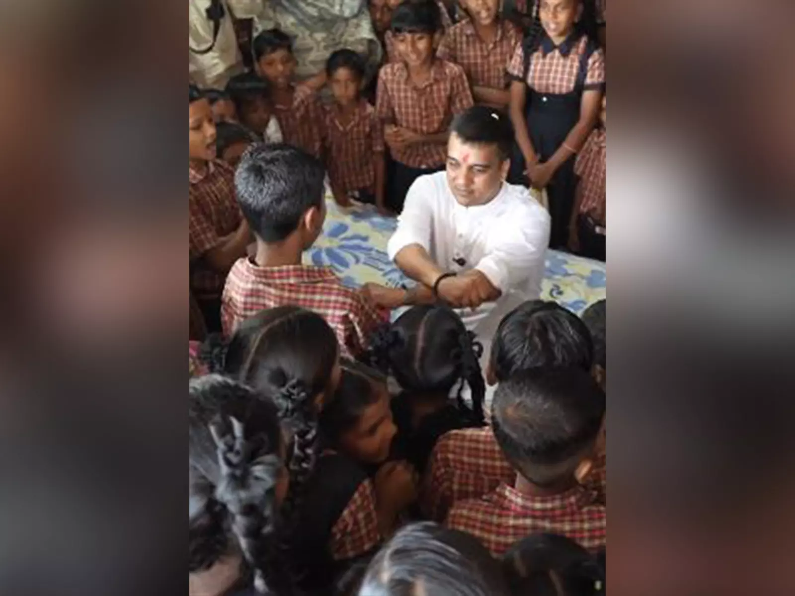गुजरात के उपमुख्यमंत्री हर्ष संघवी ने बाल दिवस पर हार्दिक शुभकामनाएं दीं गुजरात के उपमुख्यमंत्री हर्ष संघवी ने बाल दिवस पर हार्दिक शुभकामनाएं दीं