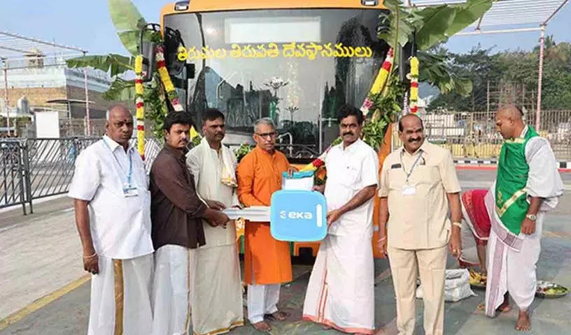 TTD को इलेक्ट्रिक बस दान की गई TTD को इलेक्ट्रिक बस दान की गई